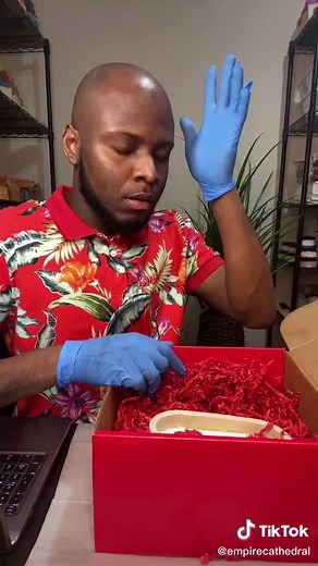 #whatitslike #howto #giftbox #mysterybox #crinklepaper #giftwrap ￼