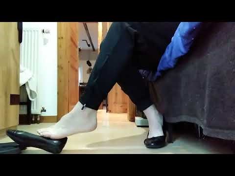 Boy Barefoot dangle flats 056