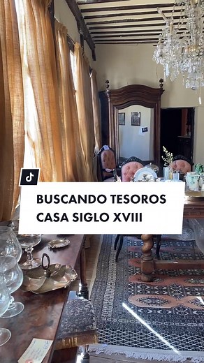 La casa en sí ya era un tesoro 😮‍💨 🤍 #decoracion #diseñodeinteriores #arquitectura #antigüedades #vintage #thrifted #garagesale #planesmadrid #madrid