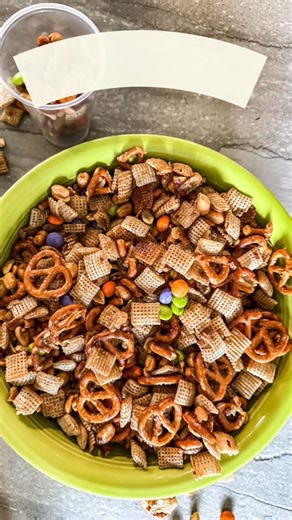 This Honey-glazed Sweet & Salty Snack Mix belongs on your New Year’s Eve snack table. 🥂 Perfect for grazing, midnight munching, and mixing up with your favorite add-ins. #laughingroostereats #fyp #recipes #newyearseve #appetizers | Laughing Rooster Eats