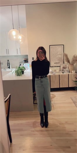 Stylish Denim Skirt and Black Boots Outfit Ideas