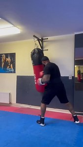 Mastering the liver shot is mastering control. A clean liver shot drains energy, breaks rhythm, and forces even the toughest fighters to hesitate. It’s not about power alone — it’s about timing, precision, and understanding the body. When you perfect the liver shot, you don’t just hurt your opponent… you take away their will to fight #BoxingLife #BoxingTraining #BoxingMotivation #FightForGreatness #BodyAndHead | Davis Oliver