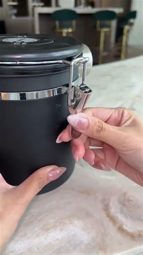 Long-lasting press-ons start with careful application and mindful daily use 💅#nailart #nailtrend