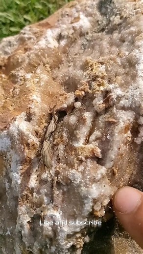 Is This A Diamond? The Ultimate Quartz vs. Diamond Test! 💎Quartz #DiamondTest #Geology