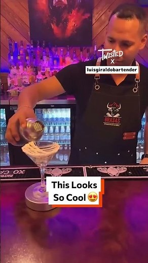 Spider web cocktails are perfect for the spooky season 🍸🕷️