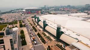 Putting it down at #CollisionConf aka the “Olympics of tech” in Toronto, where all the top developers, savvy thinkers, and innovators collide! Our very own CTO, Jeremy Legg, took center stage with the biggest tech reviewer in the game Marques Brownlee (MKBHD).🔥 Watch their full fireside chat: go.att.com/linkinbio | AT&T