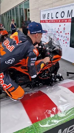 KTM MotoGP riders Miller and Binder on Moto Trainer, the best Motorbike simulator, Simulador motogp