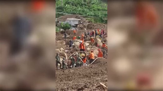 Indonesia confirma 49 muertos y busca a 15 personas una semana después de un deslizamiento