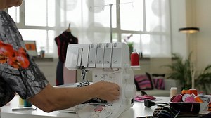 3.6K views · 41 reactions | Noves Overlock BERNINA, apren amb els nostres tutorials. Nuevas Overlock BERNINA, aprende con nuestros tutoriales. | Bernina Girona | Facebook