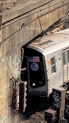 R160 R Train at The West End Line Portal #NYCSubway #NYC #MTA #NewYorkCitySubway #LIRR #SubwayTrain #NYCTransit You can now buy me a coffee: https://bmc.link/NYCSubwayLife | NYC Subway Life