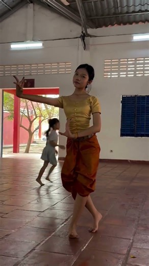 Graceful Khmer Arts Student Practicing Classical Dance | សម្រស់នាដការីខ្មែរ ហាត់របាំ