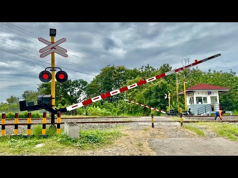 UNIQUE! The NEWEST Railway Crossing in Kedungharjo, Ngawi, East Java