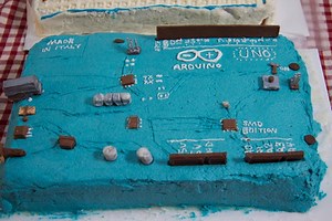 Arduino & breadboard cake