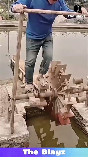 This Wooden Machine Said “No Electricity? No Problem!” 😂💧 Old School Water Hack is GENIUS! #ideas