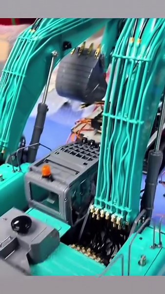 Assembly line of the tracked LESU SK500LC hydraulic excavator #lesu #LESU #rchobby #rctruck #sk500 | LESU RC USA