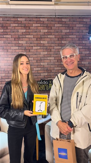 Comédia Sit Down on Instagram: "Tudo sobre o início do stand up no Brasil com o pioneiro na cena brasileira e criador do Comédia em Pé, primeiro grupo de stand up do BR! @clatogon Link na bio pra assistir completo no youtube. #comedia #standup #comediaempe #humor"