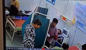21 shares | Shamli Hospital Mein Insaniyat Sharminda Ward Boy Ne Murda Aurat Ki Baaliyan Chura Lein!" | SAFA TV News Channel | Facebook