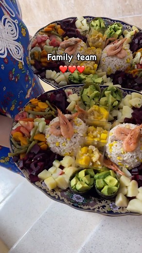 nawal Maouch on Instagram: "Family team ❤️❤️ . . . . . #nador #rif #irifien #deutschland🇩🇪 #irifien_du_monde #nadorcity"