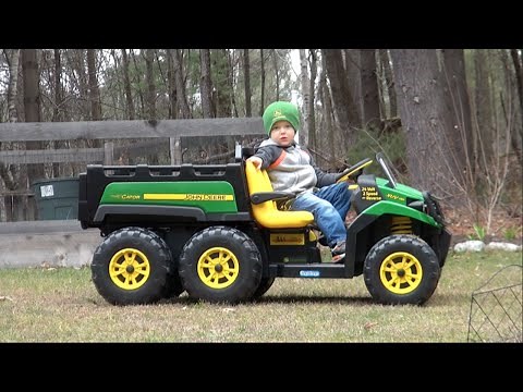 PEG PEREGO JOHN DEERE GATOR 6x4 RIDE-ON VEHICLE FOR KIDS