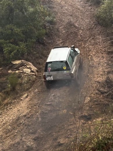 Suzuki Vitara: Aventura Off-Road en la Naturaleza
