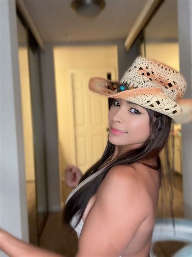 Alejandra Gil on Reels