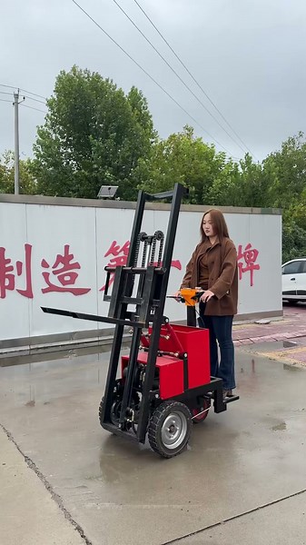 Lightweight mini electric forklift, electric lift control, highly flexible and practical