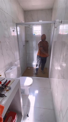 Mar De Vidro | A partir de agora, você vai aprender como montar um box em menos de 1 minuto! ⏱️🔧* ⠀ Box com vidro Incolou, alumínio na cor fosco (o... | Instagram