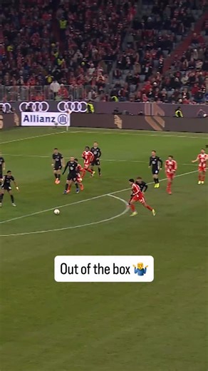 Sweeper keeper 😄🐐 | FC Bayern München