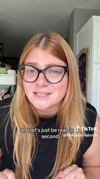 HOW TO POSE FOR SERIOUS PHOTOS | Different occasions call for different poses! Just like with fashion or make up, the way we pose for photos is a means of presenting ourselves to the world. Here’s a super easy pose you can try if your posing in trousers during a serious occasion… - Turn 45 degrees from the camera - Extend the leg that’s closest to the camera at a diagonal - Take the same hand as your extended leg and place either your thumb or your fingers in your pocket - You can either pose yo