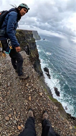 Standing on the Edge: A Breathtaking Ocean View 🌊