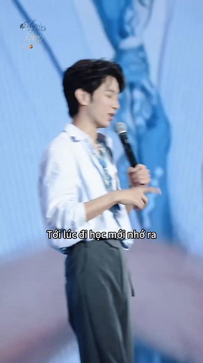 [Vietsub cut] FMT tại Trùng Khánh của Lý Phái Ân 02112025 🌲 Chia sẻ một bí mật không được tính là bí mật 🥹🥹 Fan hiện trường có làm nũng đòi thêm thì ảnh bảo "Có những chuyện không thể nói với các bạn được đâu" 😭😭 Ơ anh ơi tại saooooo Bổ sung thêm một đoạn ctrinh mở 3 voice của Hành lên để anh Ân diễn lại. Voice đầu là gì thì tui quên rồi, voice 2 là giọng cười ma quỷ ở escape room :)))) và voice 3 là giọng làm nũng~ hehe anh Ân chọn voice cuối và diễn nét nũng nịu đồ đó 🫣🫣🫣 Cre vid của E