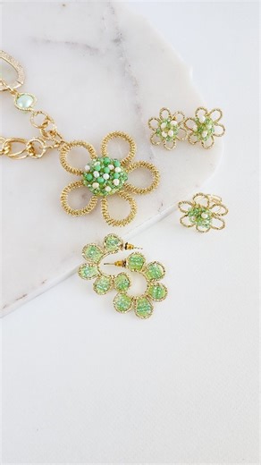 🥰Aprende a crear una hermosa colección de flores de alambrismo, en mi curso online que incluye un ebook de REGALO 🎁 🌎Inscripciones abiertas a todo el mundo ✨️Acceso inmediato 👀Sin límite de vistas ⏱️Sin horario fijo 🏃‍♀️A tu ritmo de aprendizaje ☝️Asesoría personalizada para dudas #cursos #cursoalambrismo #cursosgratis #cursosonlinebisuteria #alambrismocreativo #alambrismomexicano #joyeriahechaamano #joyeriaartesanal #bisuteriaartesanal #alambrismofino | Coach de alambrismo