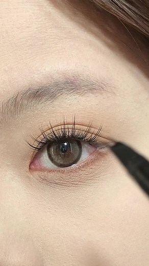 Makeup Application Tips for Stunning Eye Looks