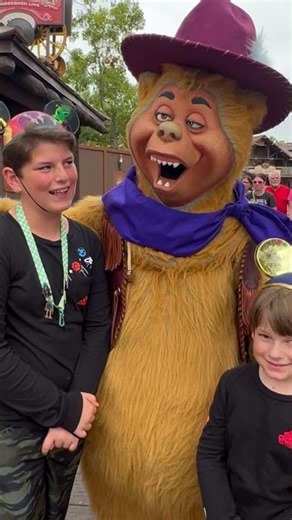 Meeting Wendell Country Bears Meet & Greet Magic Kingdom at Disney World