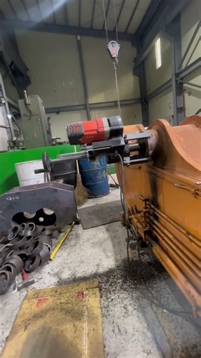 Tiện lỗ cần máy xúc