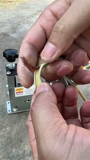 Automatic Wire Stripping Machine 🔥 Fast Cable Peeling #Shorts