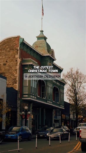 NORTHERN CALIFORNIA on Instagram: "St. Helena Town in Napa Valley sparkles this Christmas! ✨🍷 Elegant shops, unique Christmas tree, and twinkling lights fill the streets. Come stroll, sip, and soak in the festive holiday charm! #sthelena #napavalley #napa #visitcalifornia #california #winelover #winetasting #christmas #christmastown #christmasshopping"