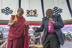 此生最後一次相見，達賴喇嘛與屠圖關於「喜悅」的傾心長談｜天下雜誌