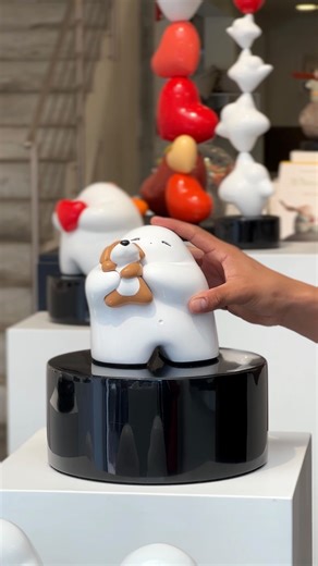 Arte, diseño y amor por ellos 🐶 Visita nuestra galería y descubre la Dog Lovers Collection en exhibición. 📍 Av. Mariscal La Mar 1339, Miraflores. #marcelowong #artanddesign #dogloverscollection | Marcelo Wong