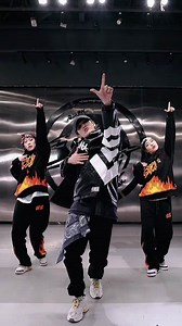 檀健次：机会和运气缺一不可，因为不是你选择这个时代，是这个时代选择你，我们唯一能做的就是让自己时刻准备着，否则机会来的时候也没能力抓住，只能变成一个平唐的人。