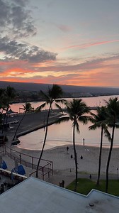 Drop a ❤️ in the comments if you wish you were in Kailua-Kona, Hawai'i. #KonaBeachResort | Courtyard by Marriott King Kamehameha's Kona Beach Hotel