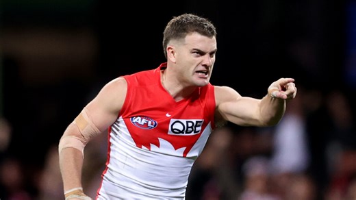 Fremantle Dockers vs Sydney Swans: AFL live scores