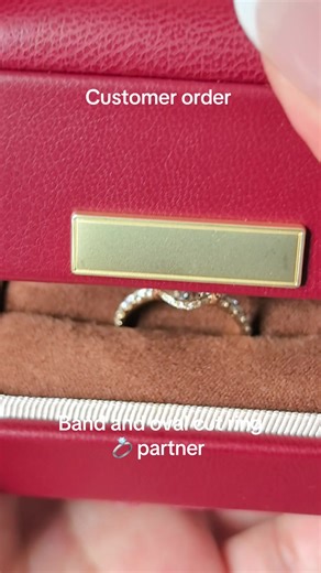 Band and oval cut ring 💍 partner #labdiamond #engaged #wedddingring #engagementring #18k