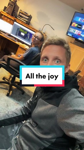 It’s all about the floatation device in the ocean?! Right? 🤷‍♂️😂 @its.hey.babe #comedy #laugh #funny