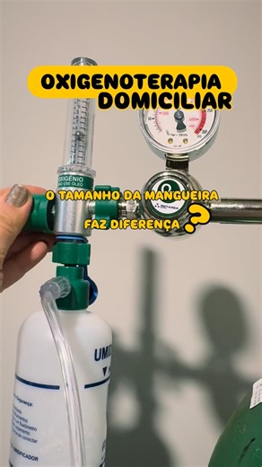 Melissa Scheller Pigozzo Fisioterapeuta Respiratória on Instagram: "👉🏼Pacientes com fluxos de oxigênio menor ou igual a 5L/min, o uso de mangueira até 30 metros NÃO altera os fluxos ou FiO2. Então NÃO precisamos aumentar a oferta‼️ 🚨Essa informação encontramos neste artigo que mostro no vídeo e que vou deixar o link de acesso aqui ao final dessa legenda. (Sou uma mãe mesmo né 🤭). Nele são abordadas as recomendações para Oxigenoterapia Domiciliar Prolongada (ODP) da Sociedade Brasileira de Pn