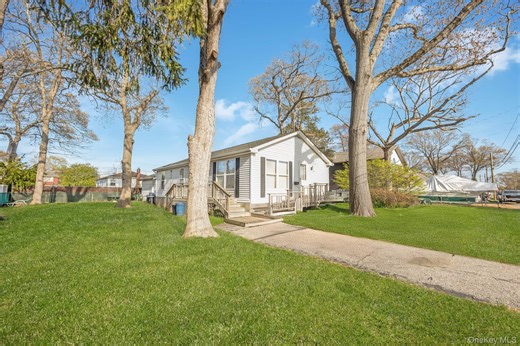 320 S Fulton Ave, Lindenhurst, NY 11757 - MLS 992629 - Coldwell Banker