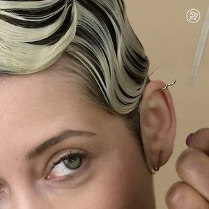 990K views · 358 reactions | These finger waves are giving us Great Gatsby vibes and we're digging it.  | Refinery29 Beauty | Facebook