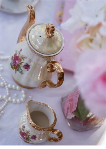 the cutest themed shoots I’ve ever done #floridaphotographer #northflorida #teaparty #florida #artistsoftiktok