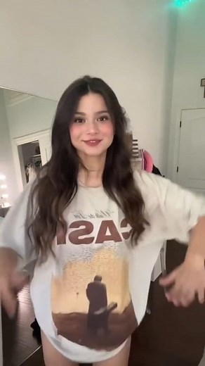 Did you see reflection in the mirror #pausechallenge #mirror #pausegame #collegegirl | Amelia hansley