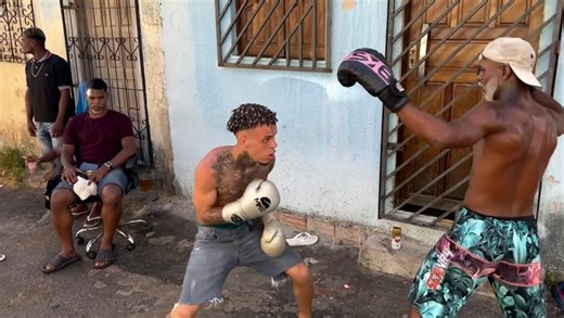 Dhee Corts on Instagram: "Logo cedo 🥊🔋"